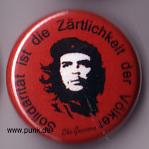 : Solidarität ist die... Button (Che Guevara)